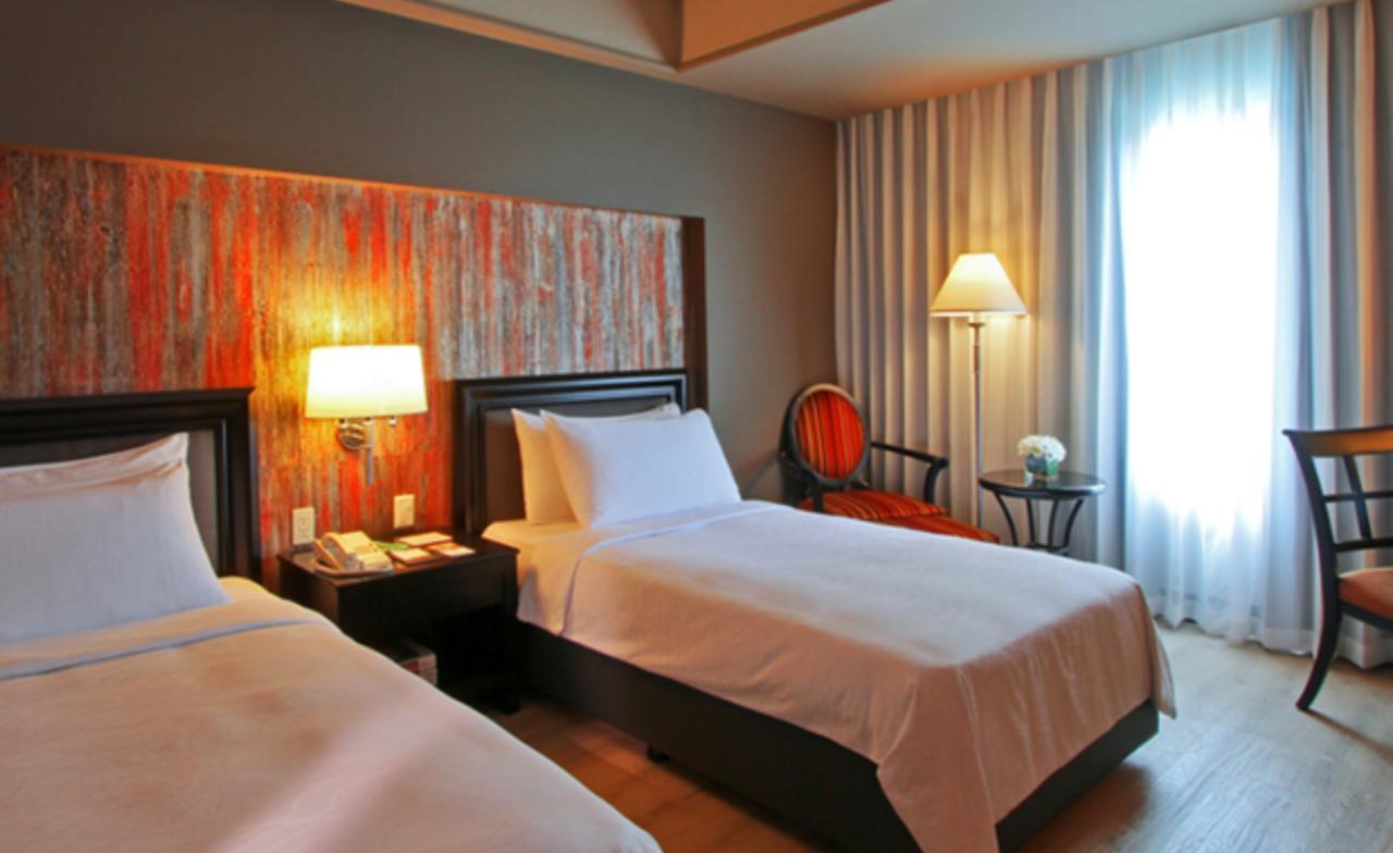 The Bellevue Manila Hotel Muntinlupa City Exterior photo