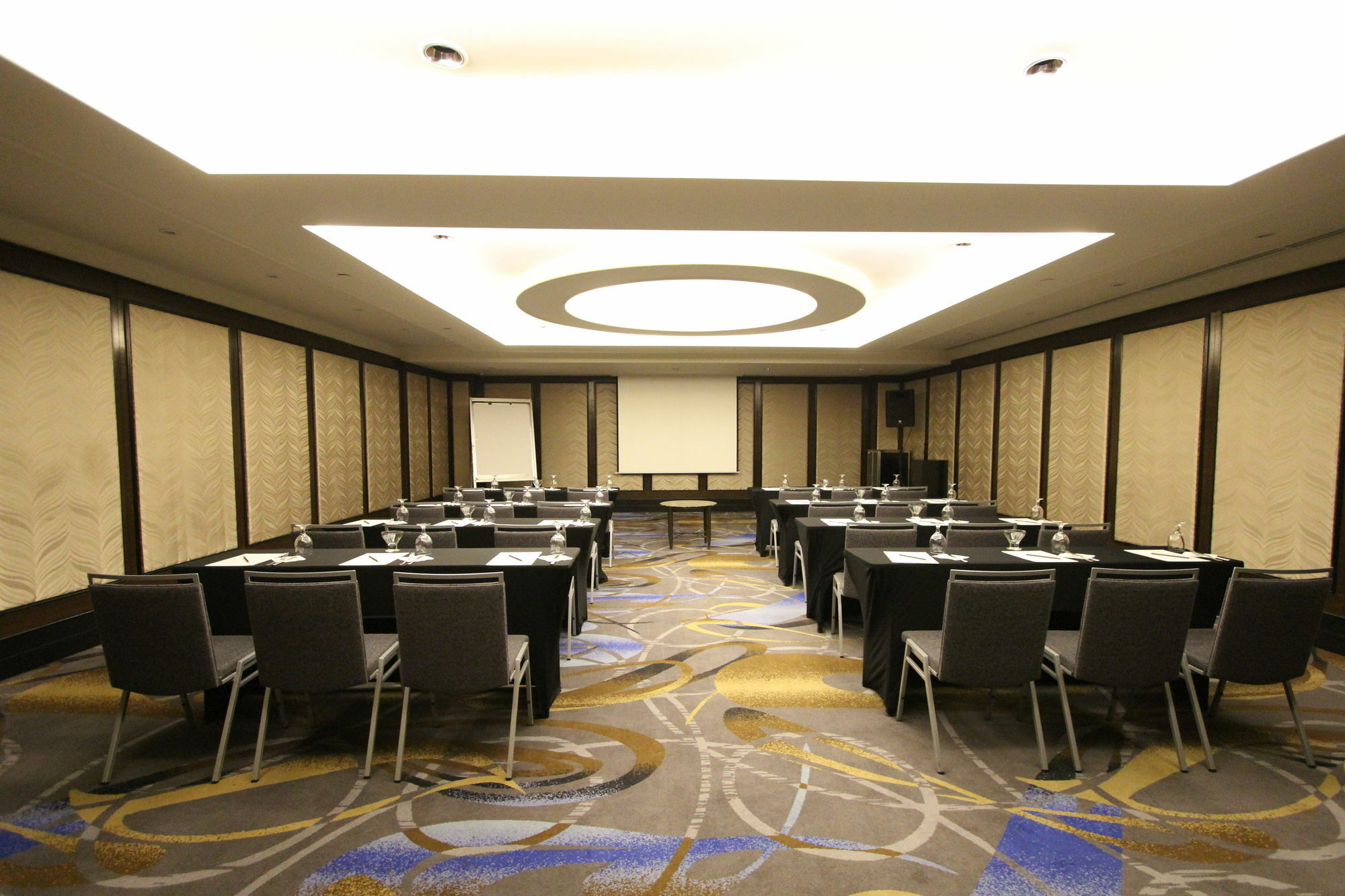 The Bellevue Manila Hotel Muntinlupa City Exterior photo
