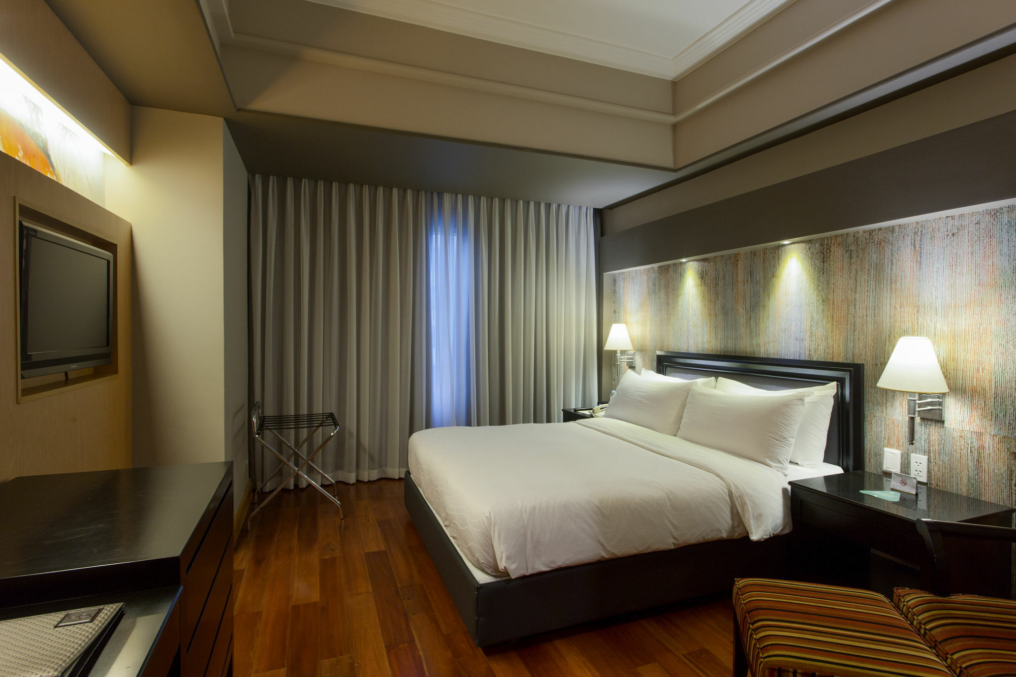 The Bellevue Manila Hotel Muntinlupa City Exterior photo