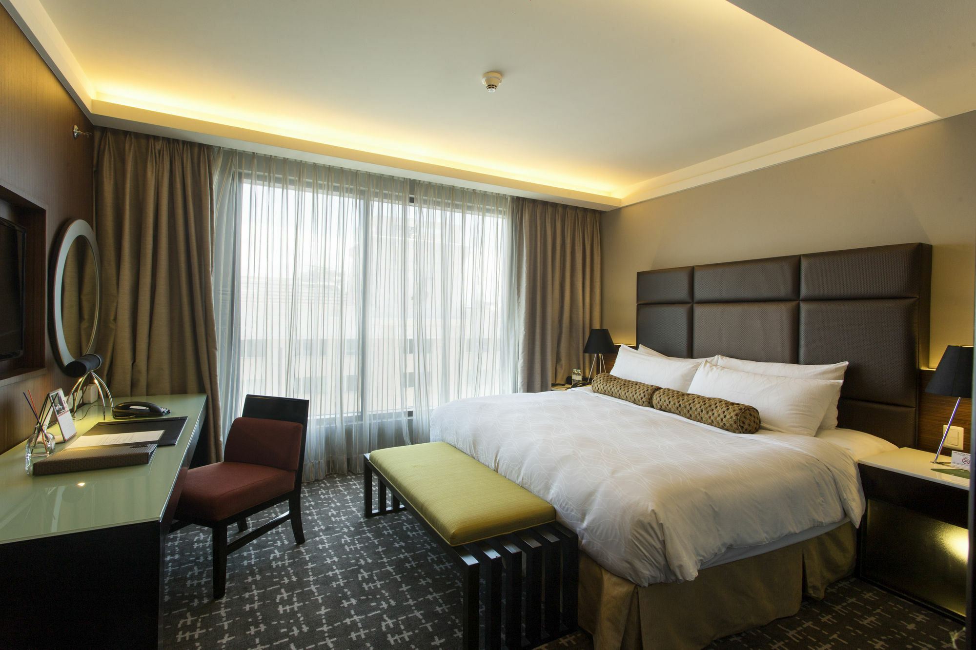 The Bellevue Manila Hotel Muntinlupa City Exterior photo