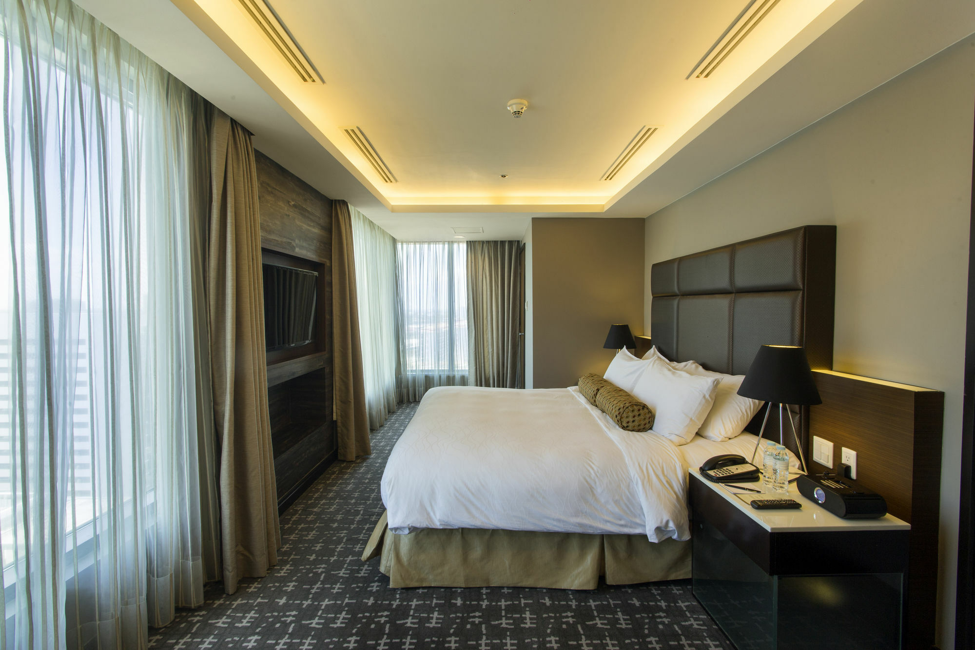 The Bellevue Manila Hotel Muntinlupa City Exterior photo